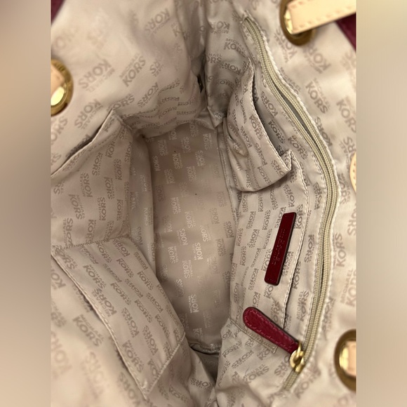 Michael Kors Jet Set Tote - Picture 6 of 6